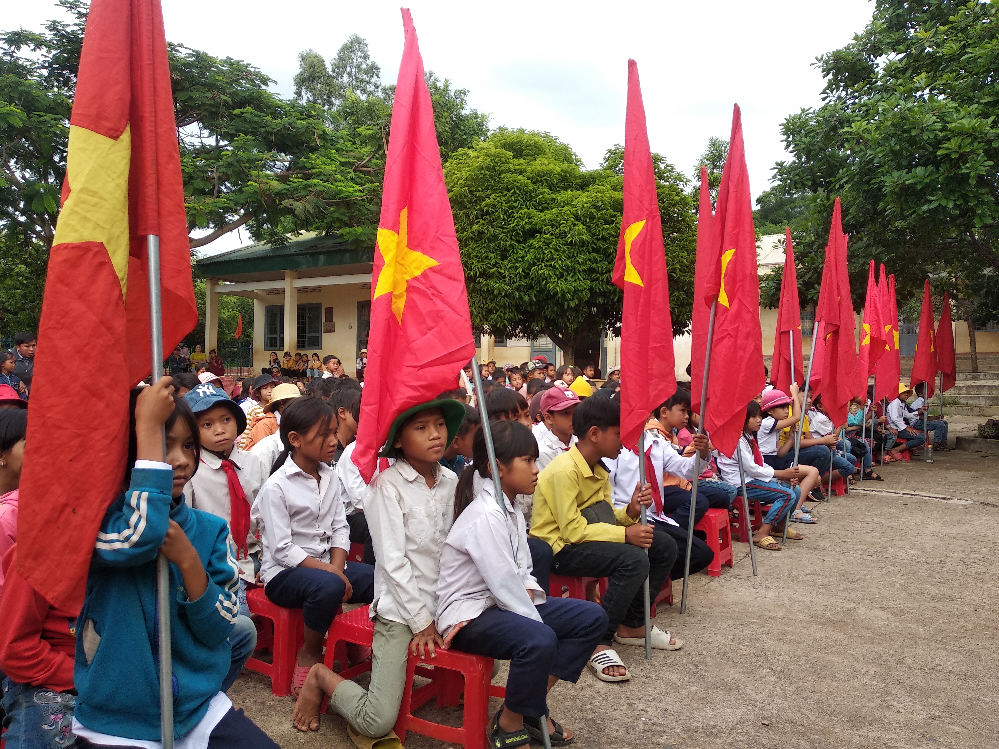 Trường Tiểu học Đinh Núp tổ chức lễ tổng kết năm học 2019 – 2020