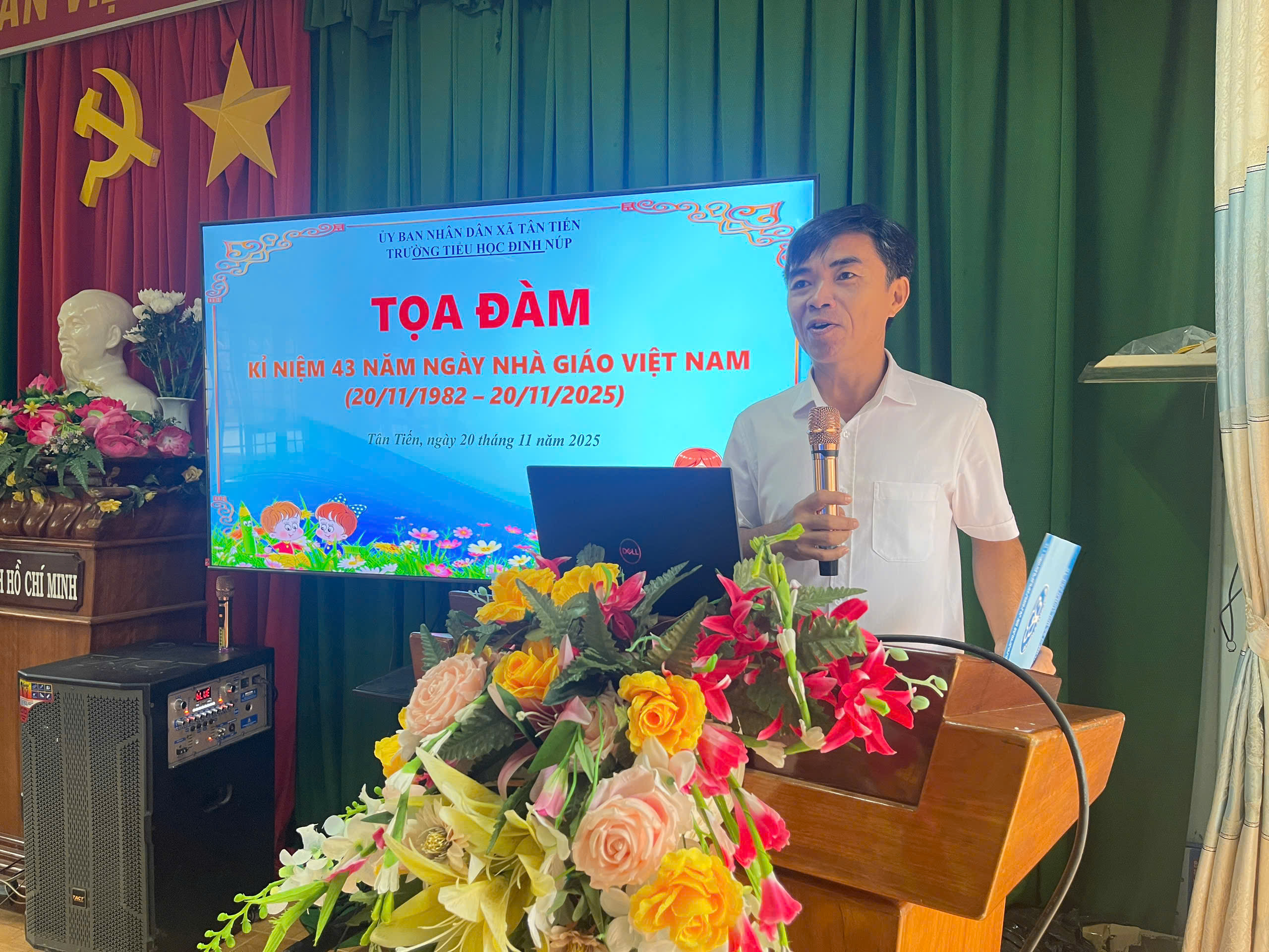 TRƯỜNG TIỂU HỌC ĐINH NÚP TỔ CHỨC LỄ TỔNG KẾT HỘI THI GIÁO VIÊN GIỎI CẤP TRƯỜNG VÀ TỌA ĐÀM CHÀO MỪNG 43 NĂM NGÀY NHÀ GIÁO VIỆT NAM