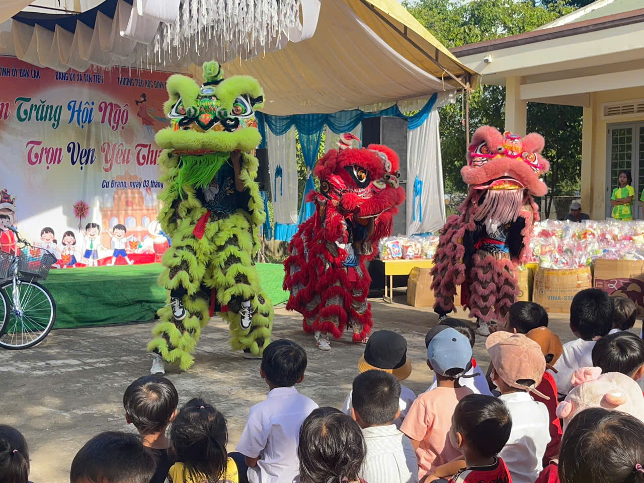 TRUNG THU 2025 CHO CÁC EM TRƯỜNG TIỂU HỌC ĐINH NÚP